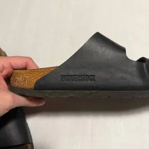 Birkenstock Arizona Sandals Brown Black Leather Double Strap Slip On - Size 40 Birkenstock Arizona Oiled Leather Soft Footbed Sandal in  main image 2